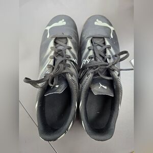 Puma Soccer Shoes Boys // Size 6